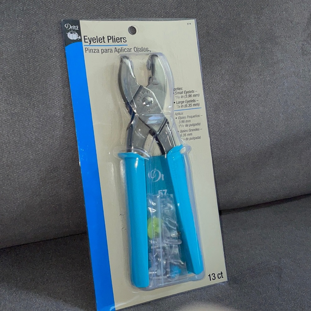 NEW Dritz eyelet pliers.  13 count.